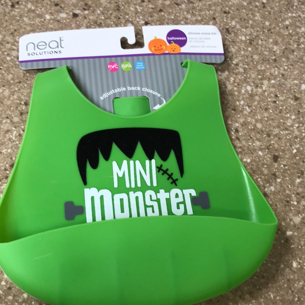 Neat Solutions Silicone Scoop bib